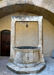 San Gimignano well small