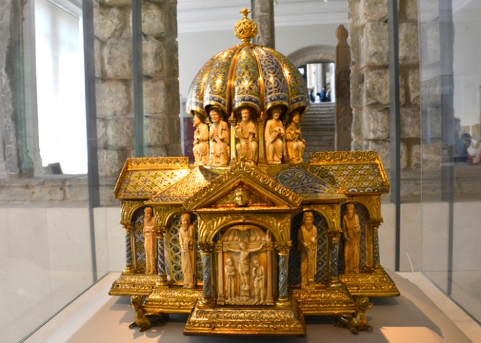V and A golden tabernacle small